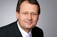 Wolfgang Pföhler als Präsident des Kuratoriums des Deutschen Krankenhausinstituts wiedergewählt